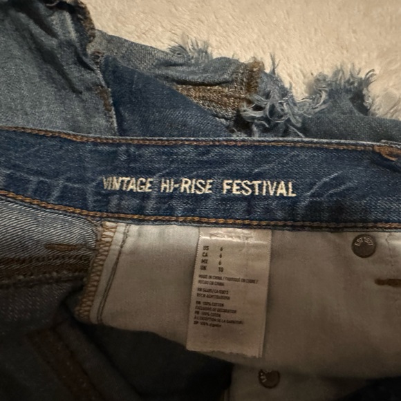 American Eagle High Rise Short - Picture 3 of 3